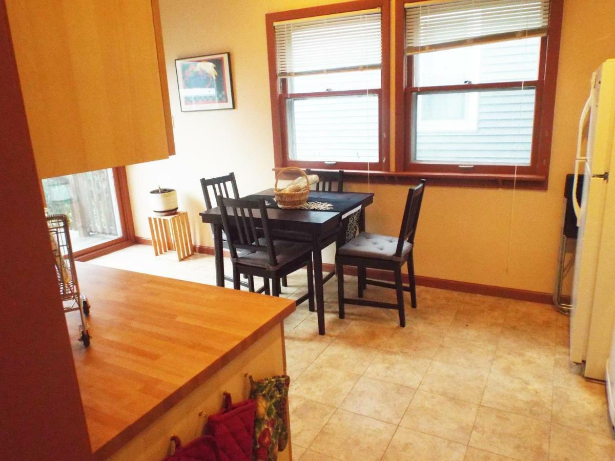 Comfortable 3 Bedroom Craftsman Bungalow In Milwaukee'S Bay View Neighborhood 외부 사진